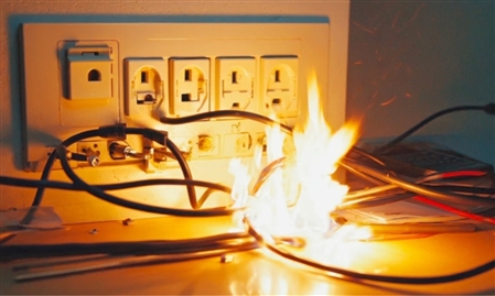 Cảnh báo đồ điện gia dụng tự bốc cháy: 5 lưu ý cần nhớ